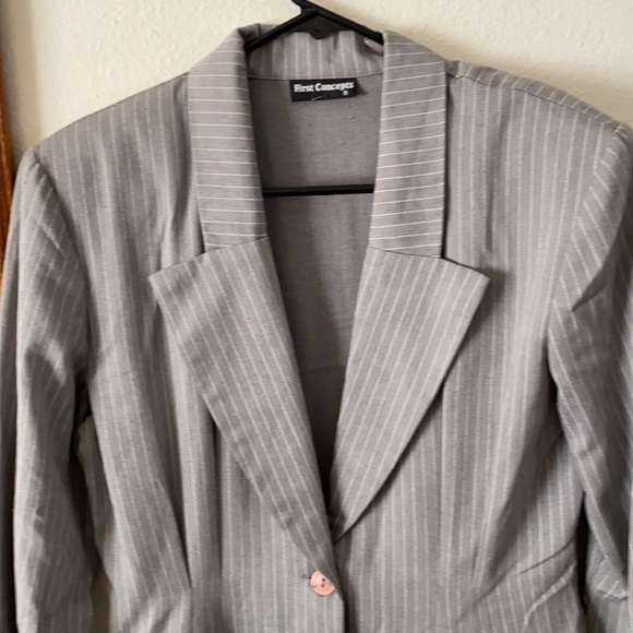 ❤️ First Concepts pant suit. Pin strip 11/12 - Picture 2 of 5